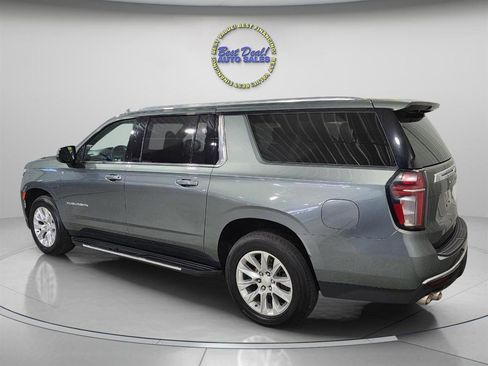 Used 2023 Chevrolet Suburban Premier AWD/4WD image 4