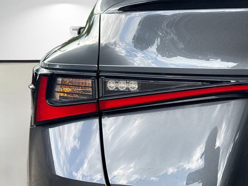 Used 2022 Lexus IS 350 F Sport RWD image 10