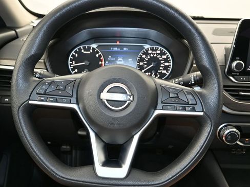 Used 2024 Nissan Altima 2.5 SV FWD image 13