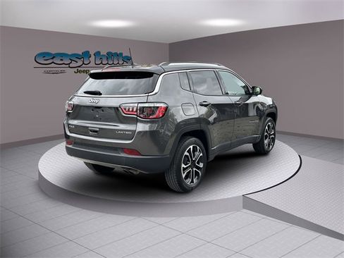 Certified 2022 Jeep Compass Limited image 3