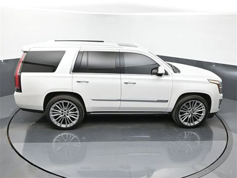 Used 2019 Cadillac Escalade Premium Luxury image 18