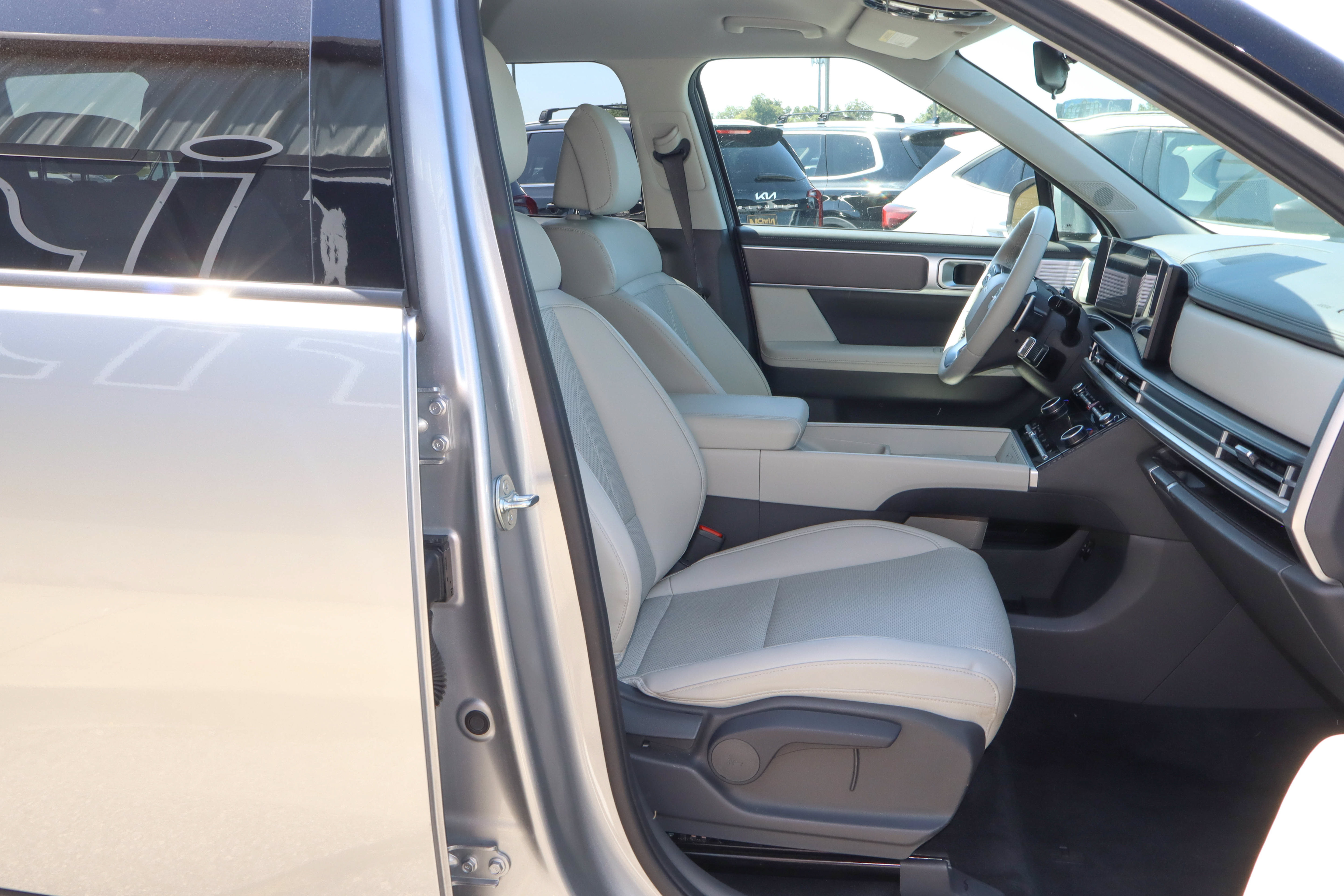 Used 2025 Hyundai Santa Fe SEL FWD image 23