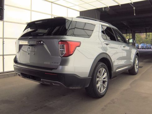 Used 2024 Ford Explorer XLT w/ Equipment Group 202A AWD/4WD image 16