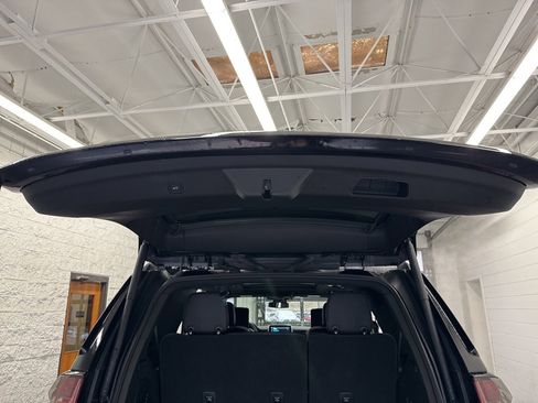 Used 2023 Chevrolet Tahoe Z71 w/ Luxury Package image 12