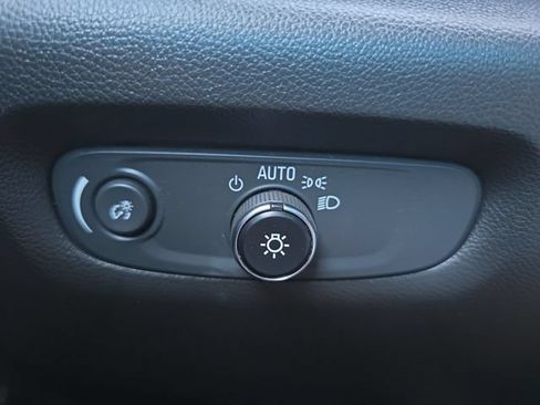 Used 2022 Chevrolet Traverse LT FWD image 17