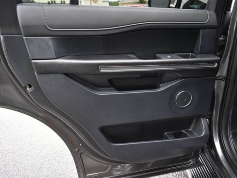Used 2020 Ford Expedition XLT w/ Equipment Group 202A AWD/4WD image 15