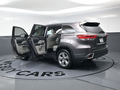Used 2019 Toyota Highlander Limited image 28