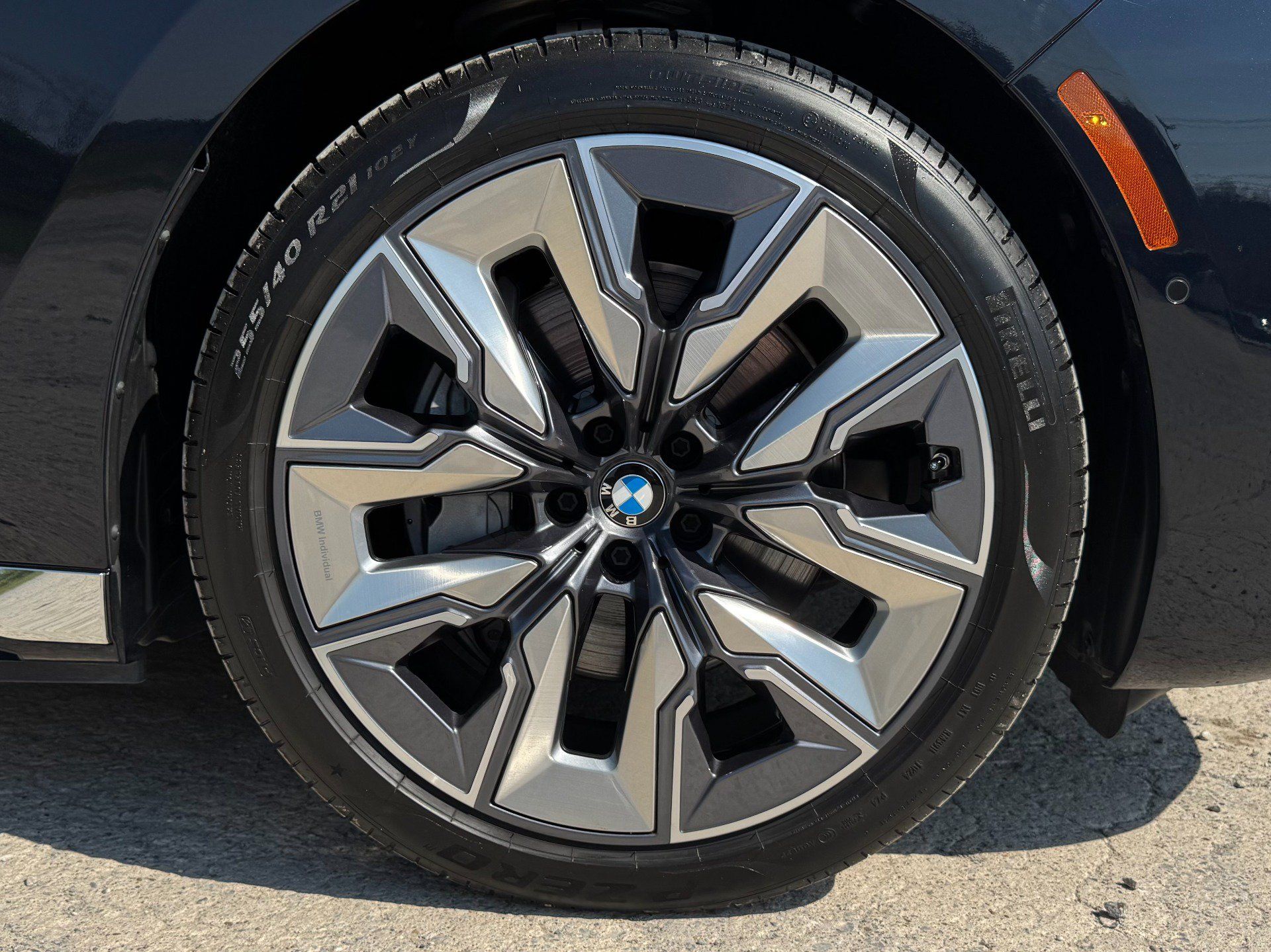 Used 2025 BMW i7 eDrive50 w/ Executive Package RWD image 82