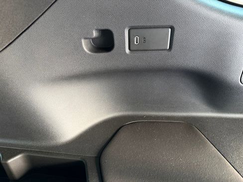 Used 2025 Cadillac Escalade ESV Sport w/ Touring Package image 37