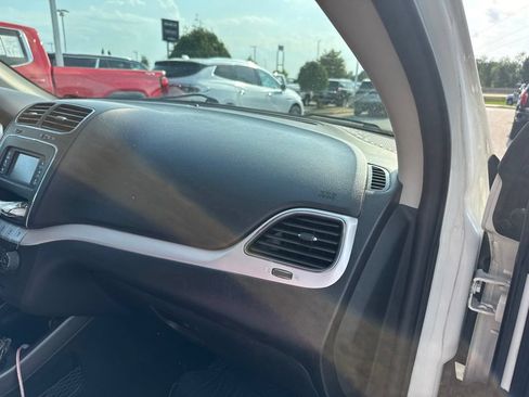 Used 2020 Dodge Journey SE w/ SE Popular Equipment Group FWD image 11