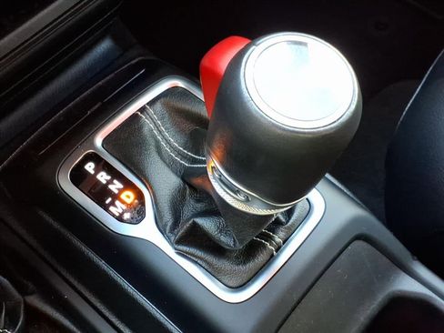 Used 2020 Jeep Wrangler Unlimited Sahara image 20