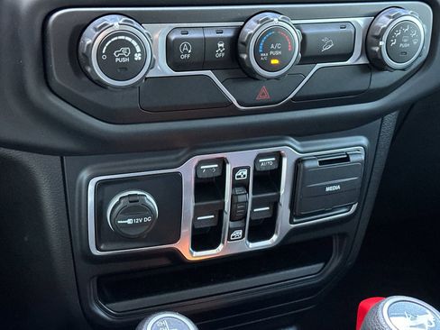 Used 2019 Jeep Wrangler Unlimited Sport AWD/4WD image 19