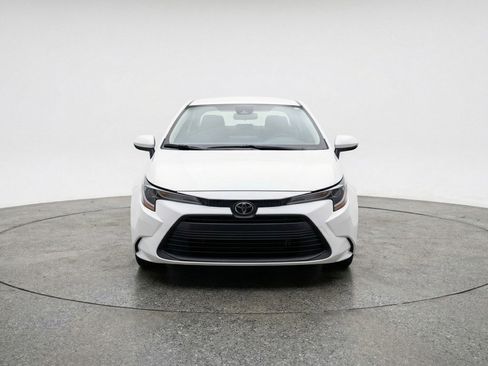 Used 2025 Toyota Corolla LE FWD image 2
