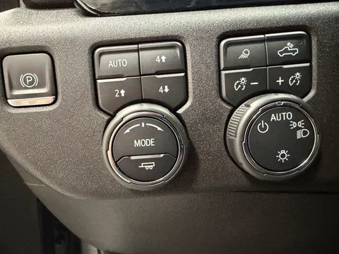 Certified 2024 Chevrolet Silverado 1500 LT AWD/4WD image 19