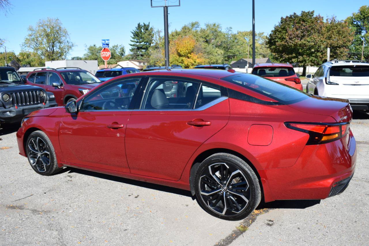 Used 2024 Nissan Altima 2.5 SR w/ SR Premium Package AWD/4WD image 10