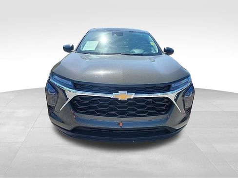 Used 2024 Chevrolet Trax LS FWD image 3