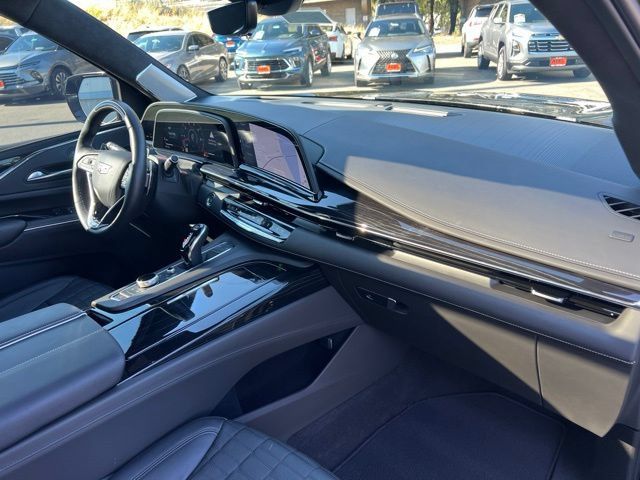 Used 2024 Cadillac Escalade ESV V w/ Heavy-Duty Trailer Package AWD/4WD image 33