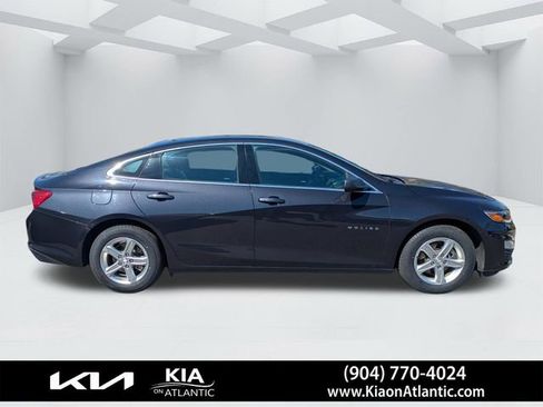 Used 2023 Chevrolet Malibu LS FWD image 2