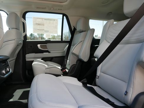 New 2025 Ford Expedition Max Platinum w/ Platinum Ultimate Package AWD/4WD image 6