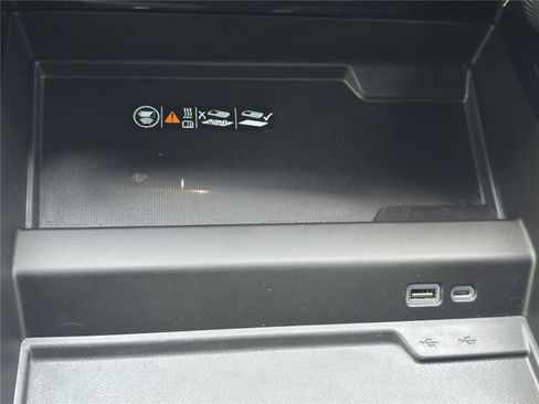 Used 2025 Chevrolet Suburban Premier AWD/4WD image 20