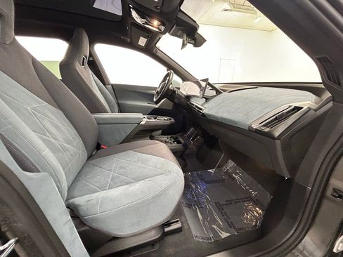 Used 2025 BMW iX M60 image 40