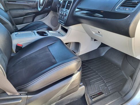 Used 2019 Dodge Grand Caravan SXT image 18