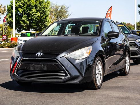 Used 2017 Toyota Yaris iA FWD image 3