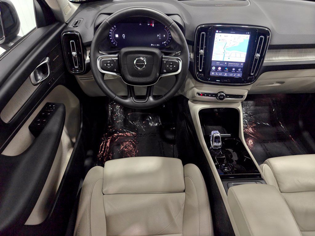 Used 2023 Volvo XC40 B4 Ultimate FWD image 4
