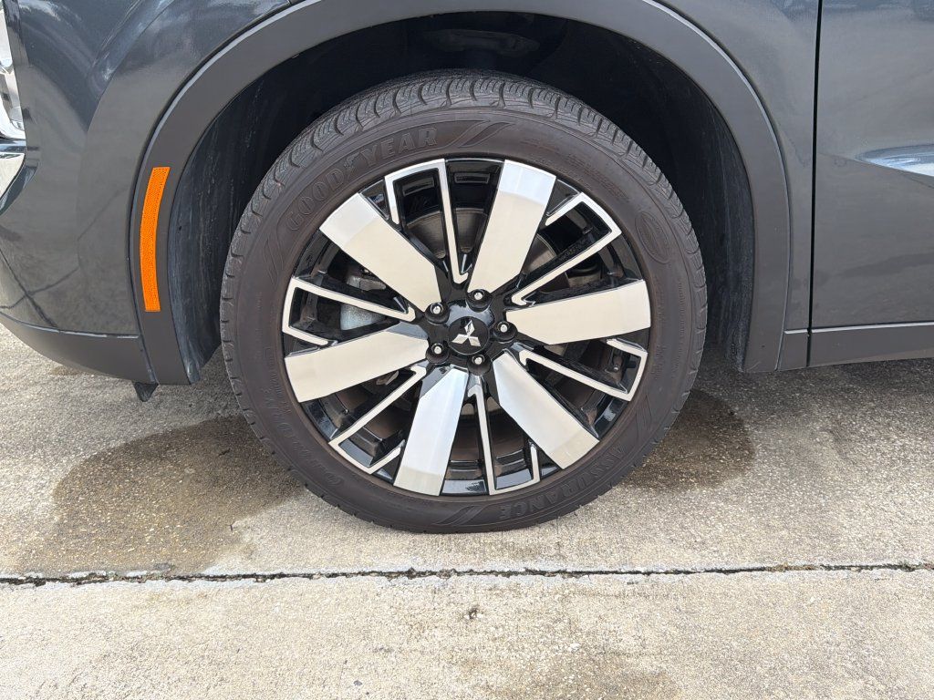 Used 2025 Mitsubishi Outlander SE FWD image 10