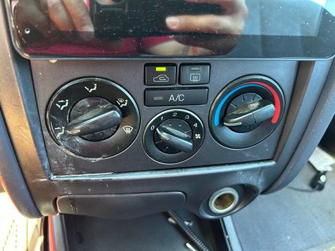 Used 2002 Hyundai Elantra GLS FWD image 24
