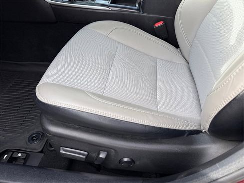 Used 2017 Toyota Camry SE image 14