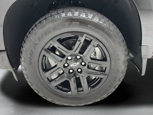 Used 2024 Chevrolet Silverado 1500 Custom AWD/4WD image 9