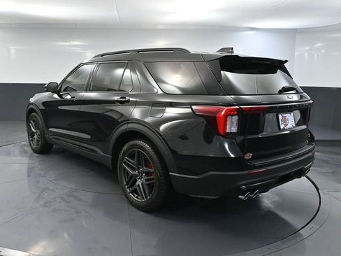 Used 2025 Ford Explorer ST image 8