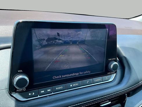 Used 2022 Nissan Rogue S FWD image 25