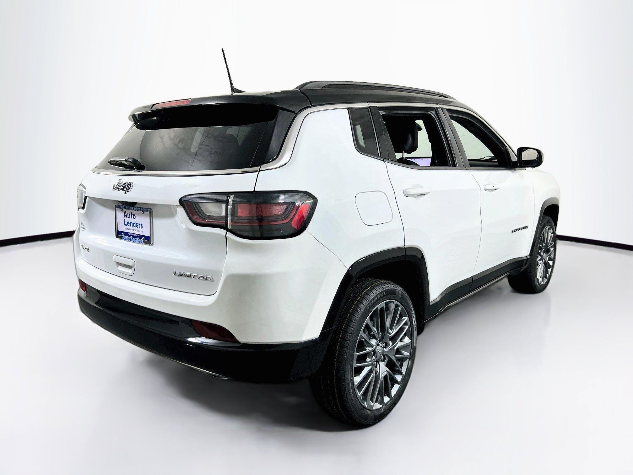 Used 2023 Jeep Compass Limited w/ Elite Group AWD/4WD image 4