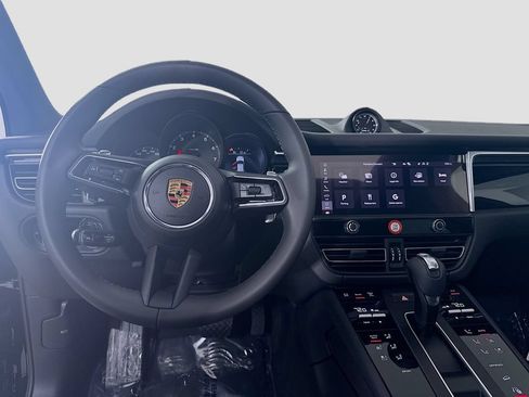 Certified 2026 Porsche Macan AWD/4WD image 25
