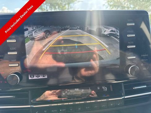 Used 2023 Toyota Sienna Platinum FWD image 9