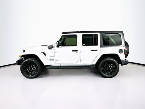 Used 2022 Jeep Wrangler Unlimited Sahara AWD/4WD image 4