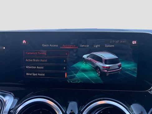 Used 2020 Mercedes-Benz GLB 250 w/ Premium Package image 29