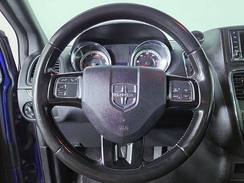 Used 2020 Dodge Grand Caravan SE FWD image 22