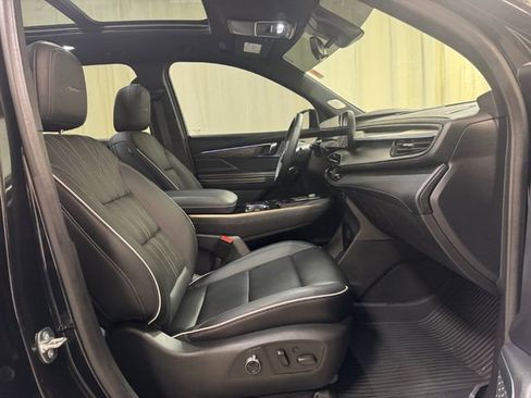 Used 2025 Buick Enclave Avenir w/ Super Cruise Package AWD/4WD image 41