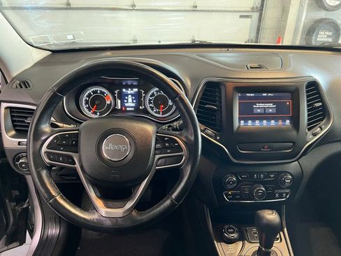 Used 2019 Jeep Cherokee Latitude Plus w/ Cold Weather Group AWD/4WD image 20