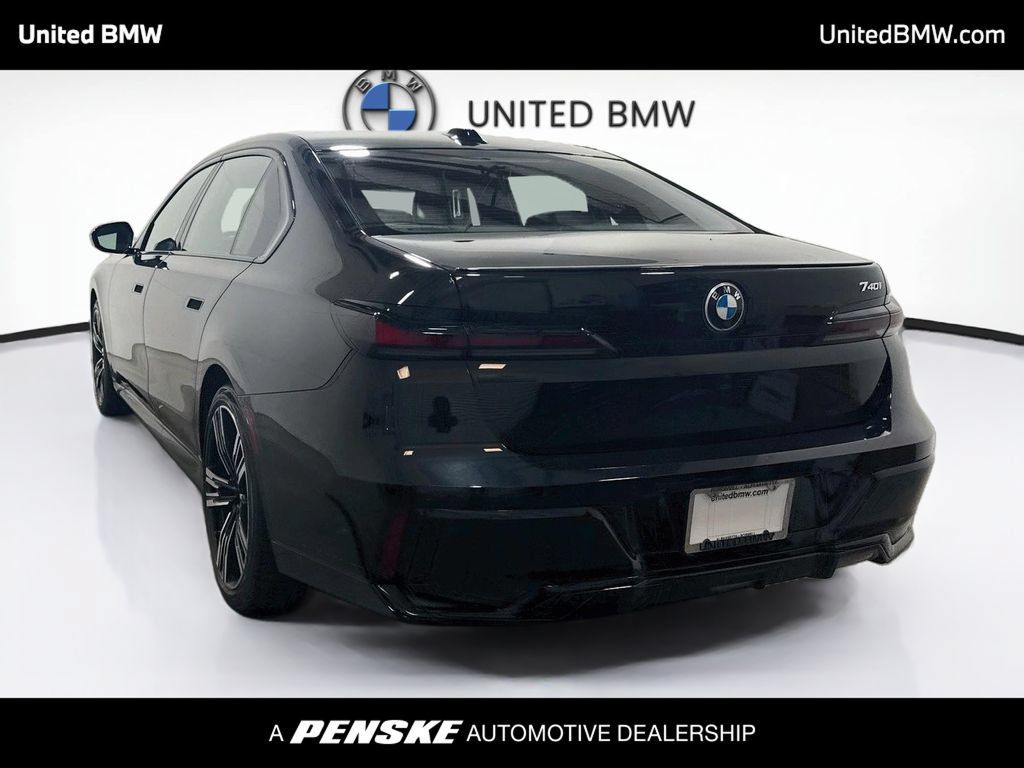 Certified 2025 BMW 740i w/ Premium Package RWD image 7