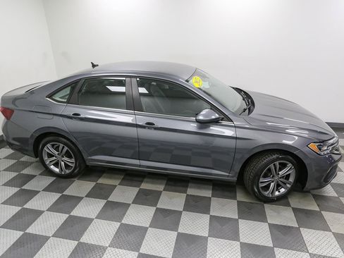 Certified 2022 Volkswagen Jetta SE FWD image 6