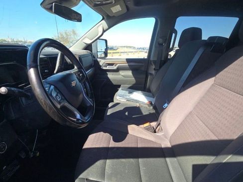 Used 2025 Chevrolet Silverado 2500 LT image 3