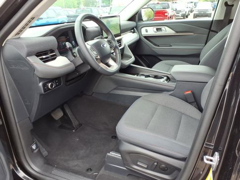 Used 2025 Ford Explorer Active AWD/4WD image 11