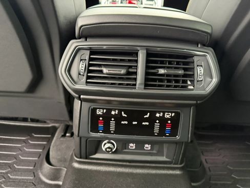 Used 2022 Lamborghini Urus AWD/4WD image 31