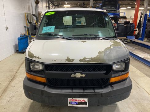 Used 2004 Chevrolet Express 1500 image 2