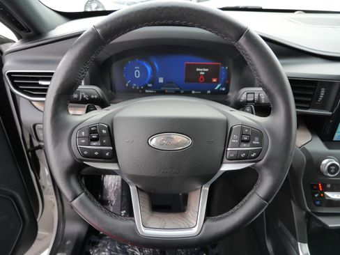 Used 2020 Ford Explorer Platinum w/ Premium Technology Package image 26