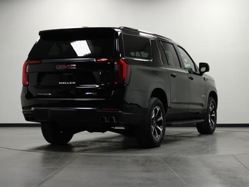 Used 2025 GMC Yukon XL AT4 AWD/4WD image 4
